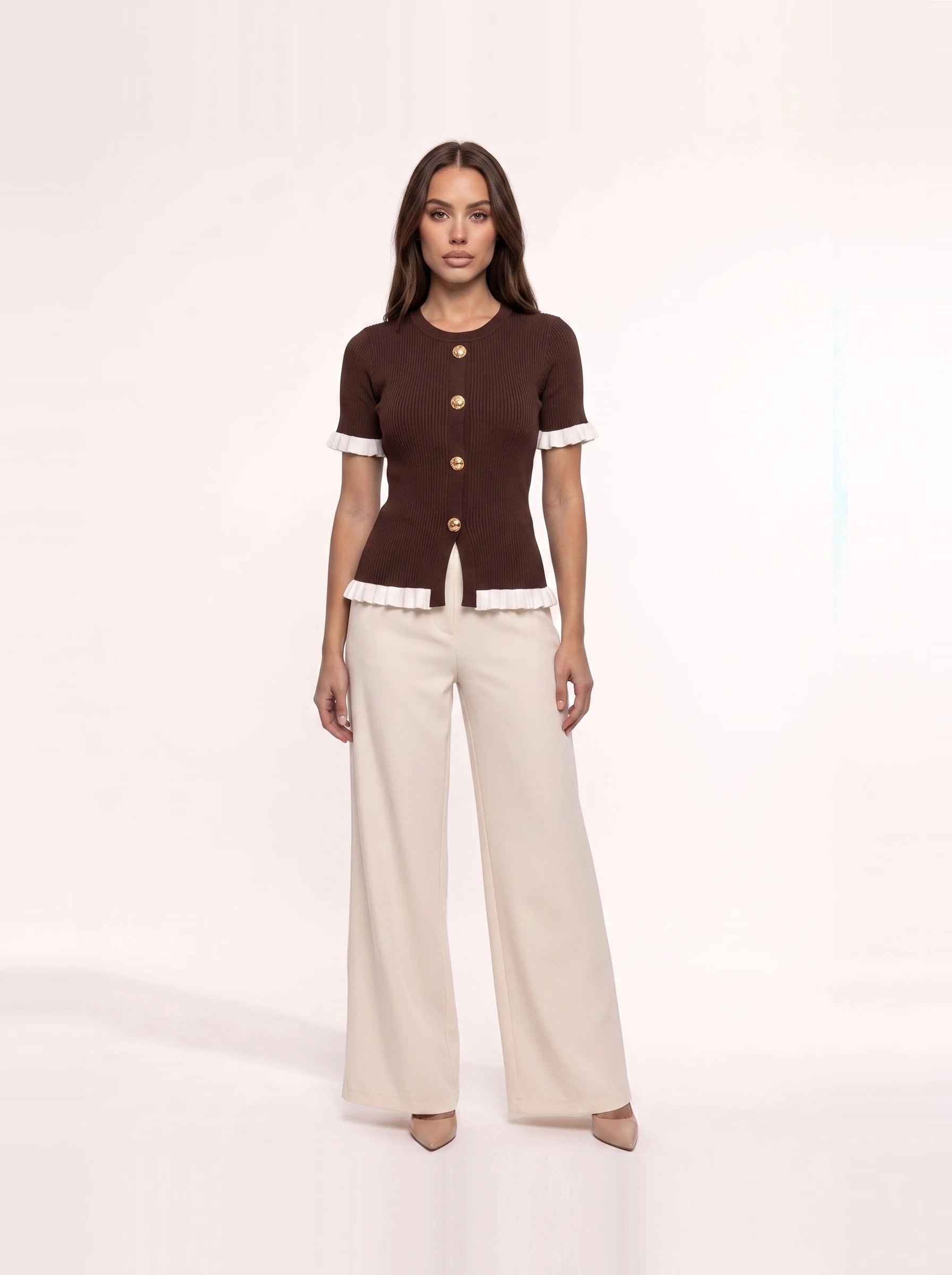 Damska bluzka prążkowana z guzikami – cała sylwetka przód (Brązowy)