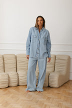 Women's denim shirt with chest pockets and snaps