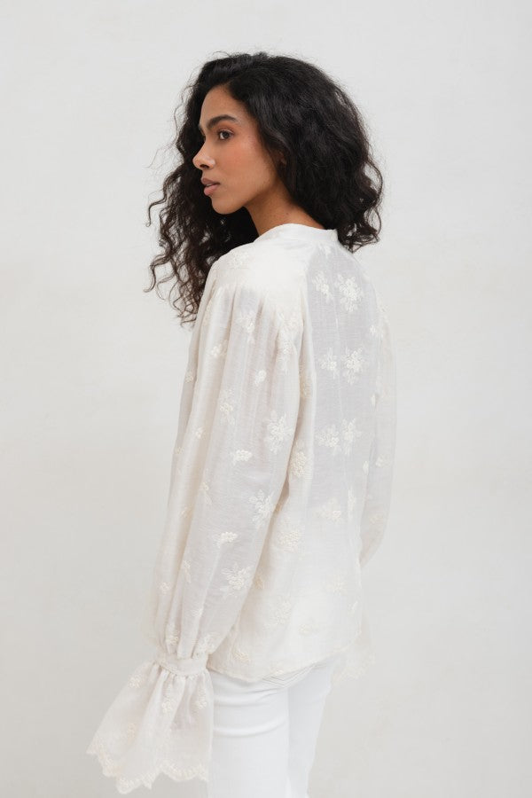 Women's shirt with floral embroidery and balloon sleeves