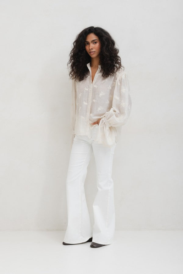 Women's shirt with floral embroidery and balloon sleeves