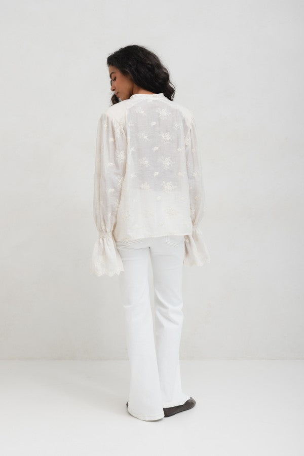 Women's shirt with floral embroidery and balloon sleeves
