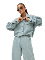 Women's shirt with ribbed fabric and tortoiseshell buttons