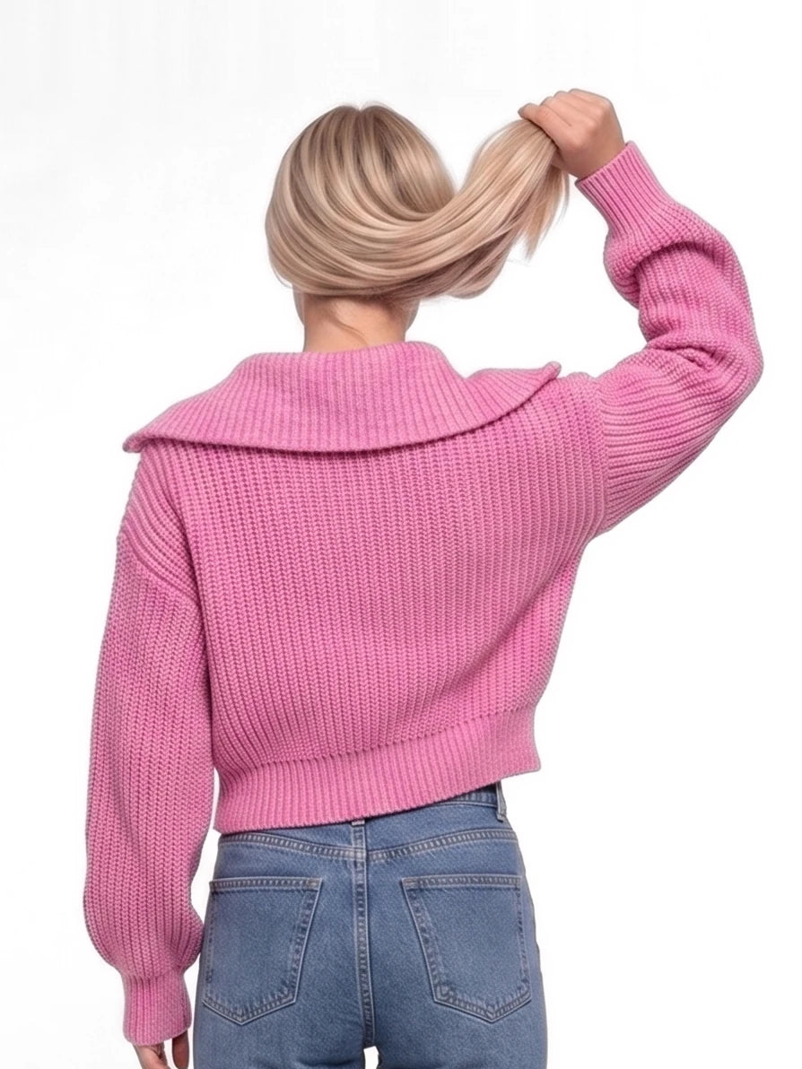 Damski krótki sweter w prążki z szerokim kołnierzem i zamkiem – różowy, tył