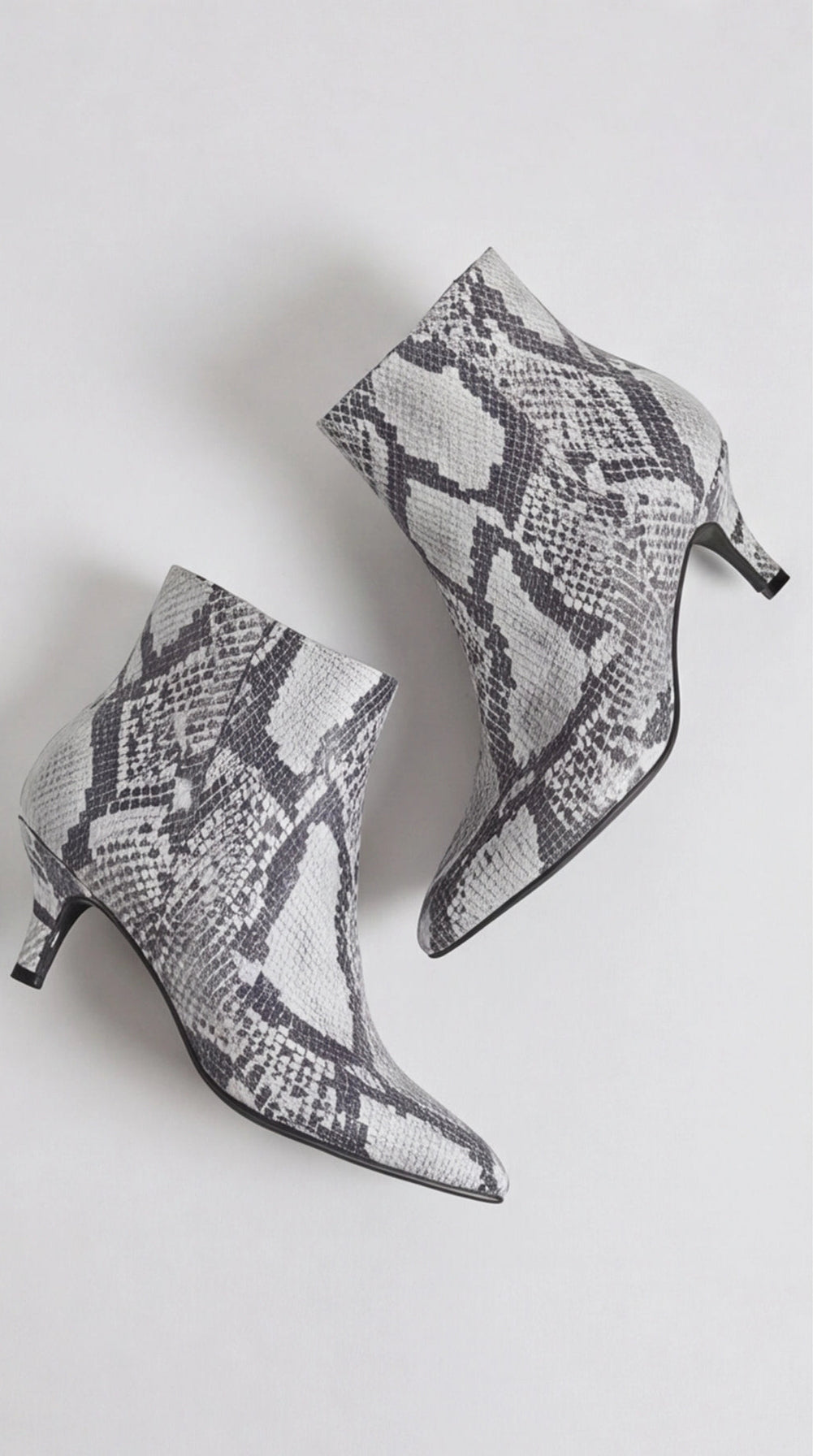 Women's Leopard Print Moccasins with Decorative Bow