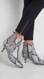 Women's Leopard Print Moccasins with Decorative Bow