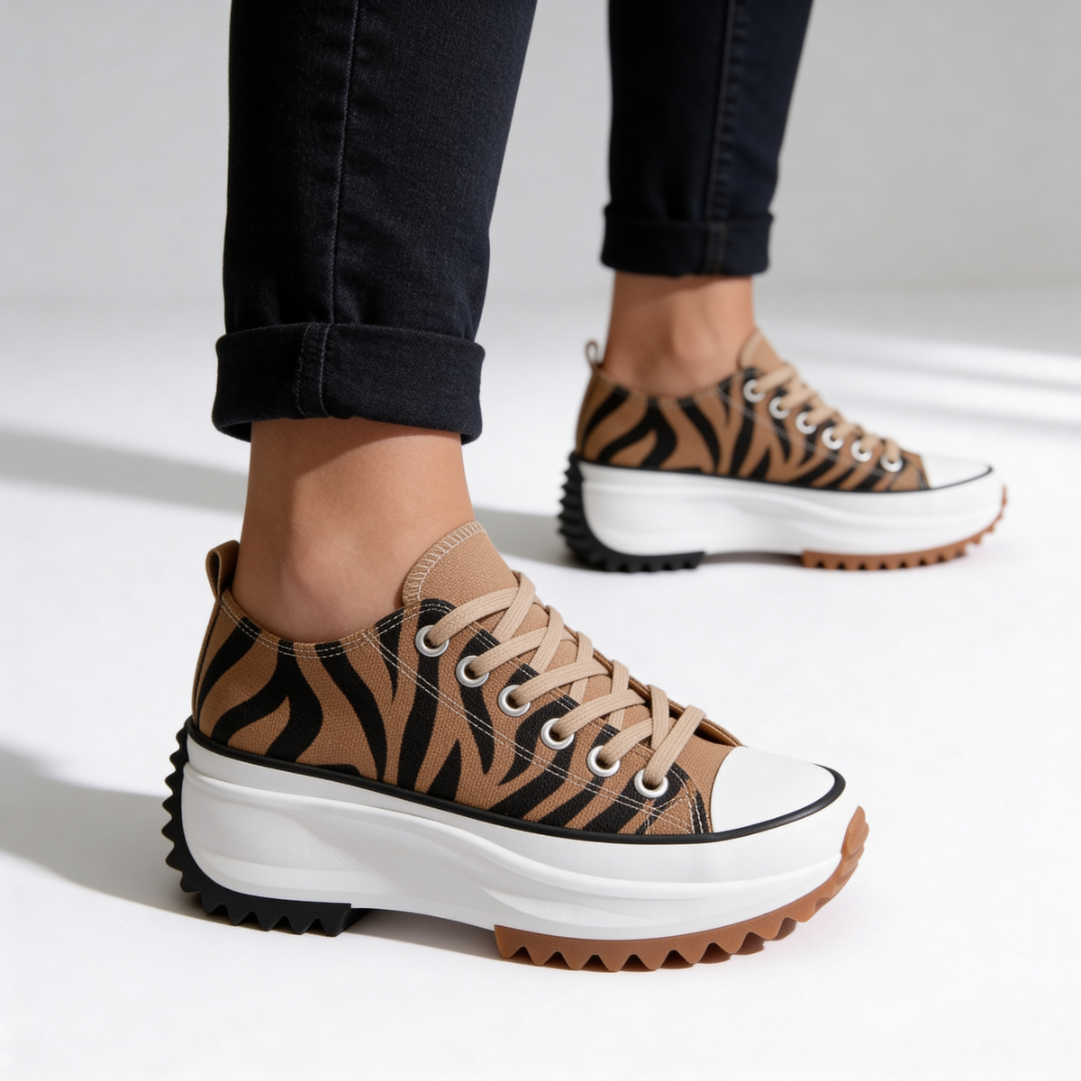 Damskie Sneakersy na Platformie Sznurowane z Bieżnikowaną Podeszwą