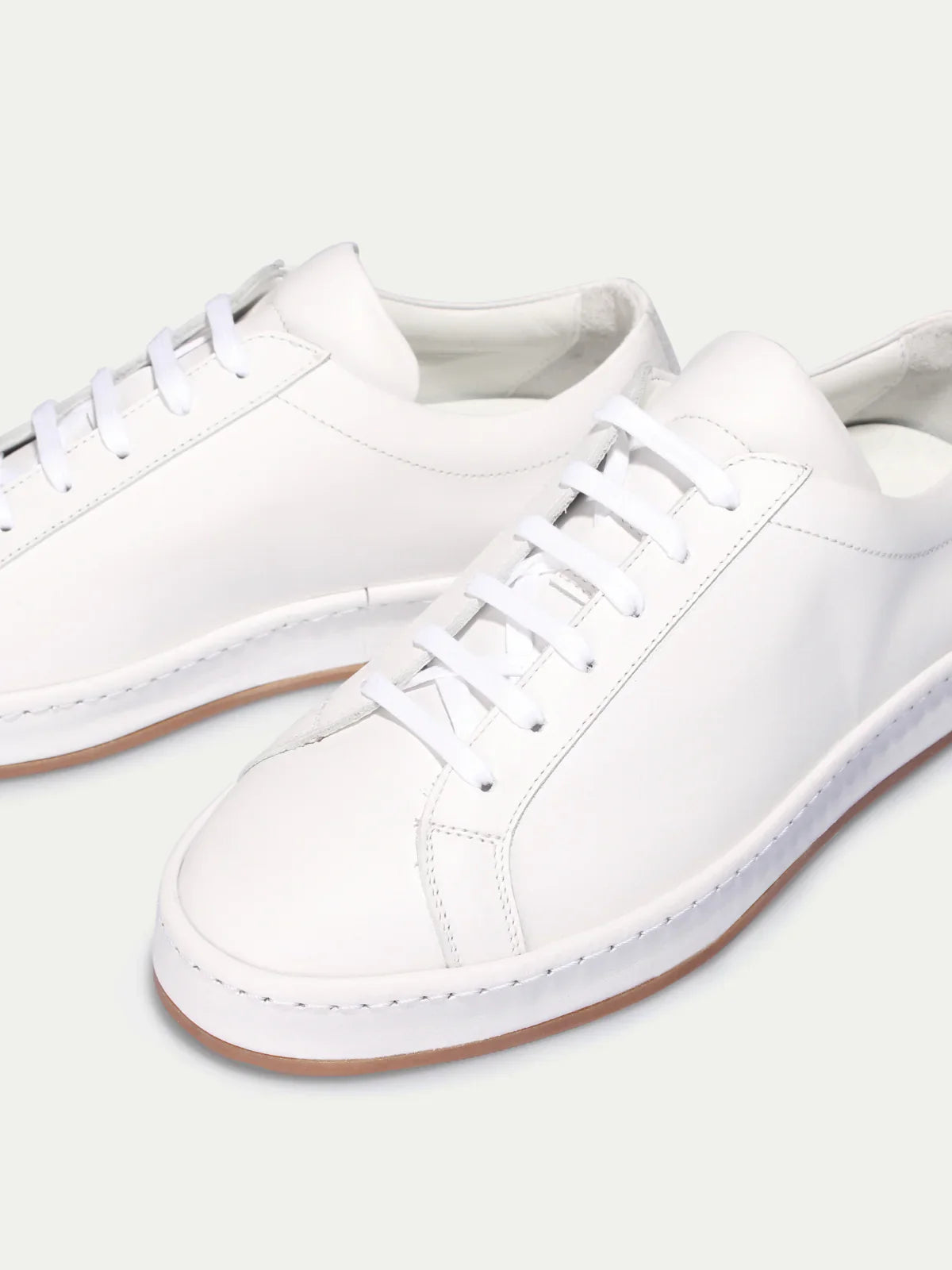 Women's Sneakers with Smooth Upper and Contrasting Brown Sole Edge