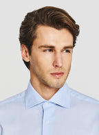 Men's shirt with a wing collar and buttoned cuff