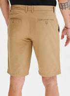 Men's shorts with side pockets and a straight cut