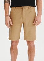Men's shorts with side pockets and a straight cut
