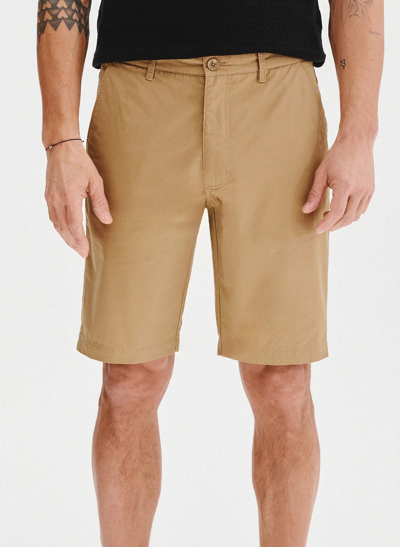 Men's shorts with side pockets and a straight cut