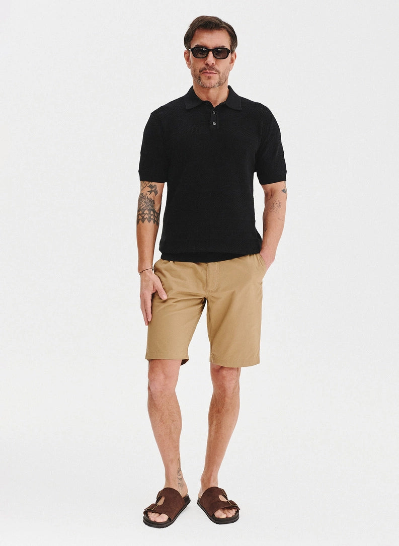 Men's shorts with side pockets and a straight cut
