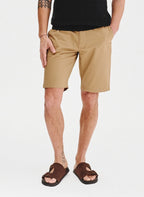 Men's shorts with side pockets and a straight cut