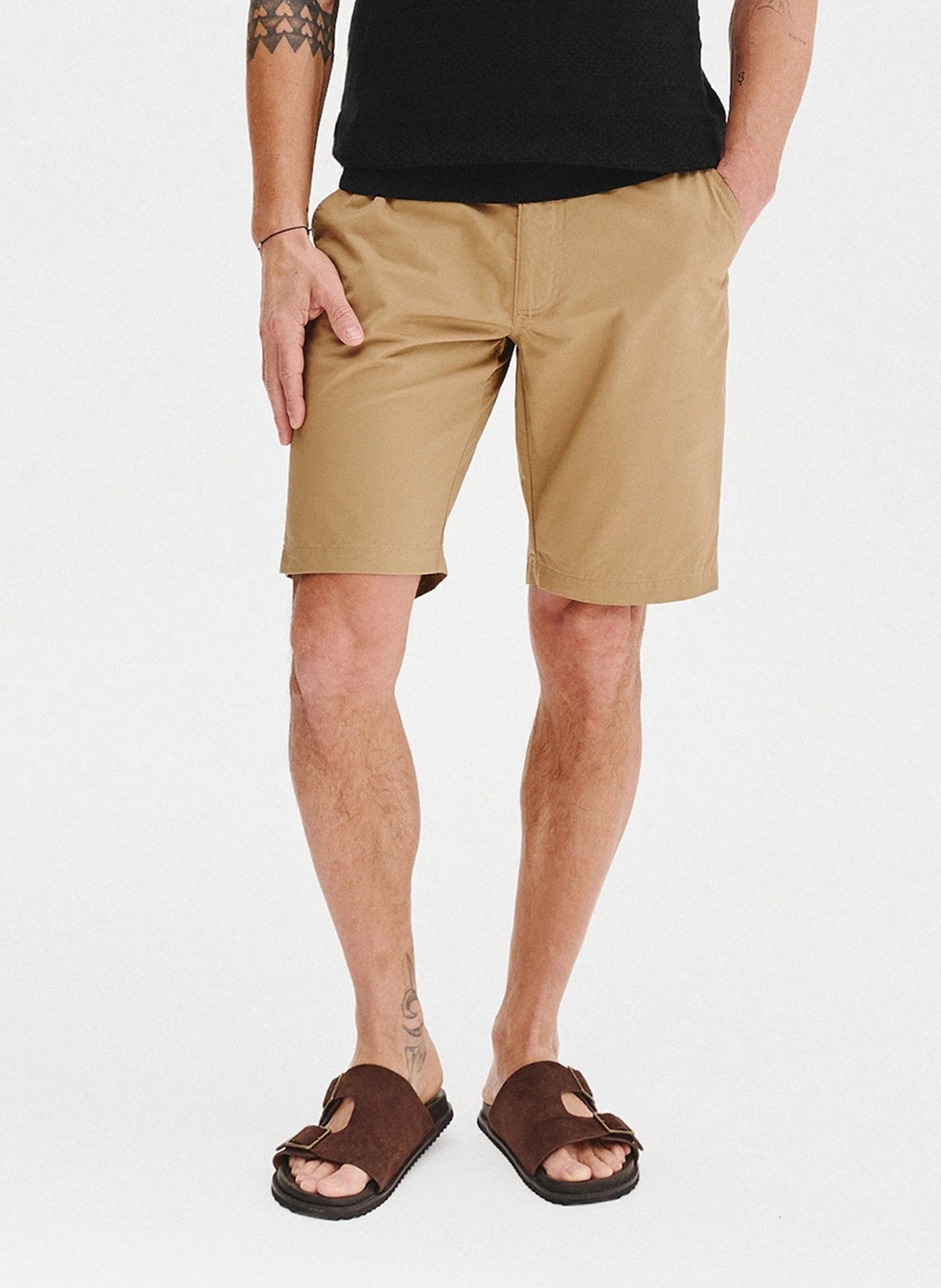 Men's shorts with side pockets and a straight cut