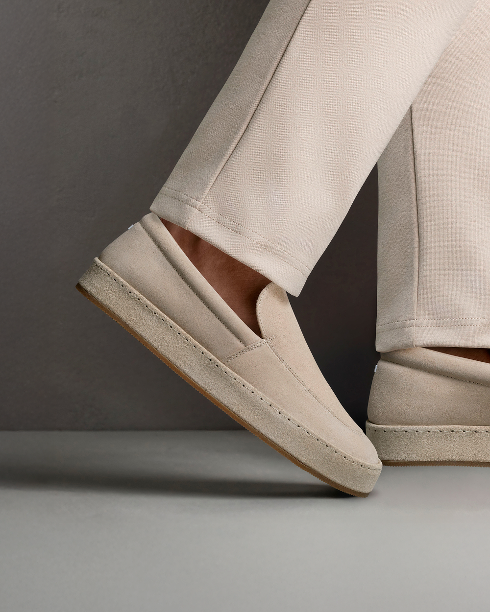 Men's Slip-On Loafers with Suede-Like Texture and Decorative Stitching on the Toe