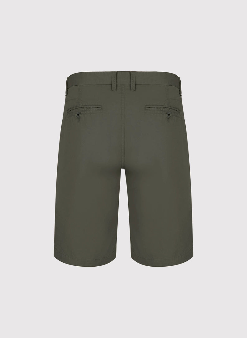 Men's shorts with an elastic waist and straight leg