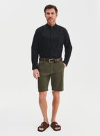 Men's shorts with an elastic waist and straight leg