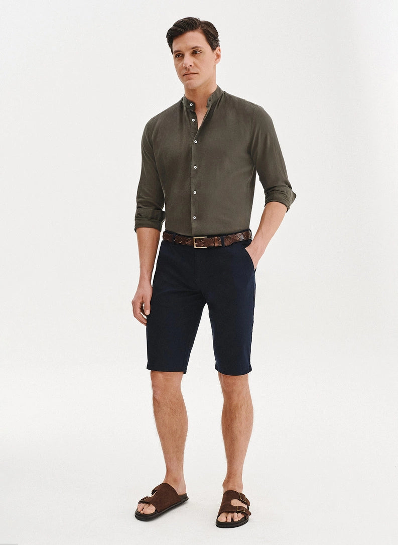 Men's shorts with a straight leg and welt pockets