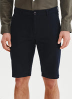 Men's shorts with a straight leg and welt pockets