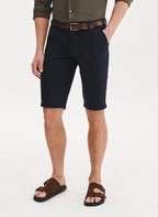 Men's shorts with a straight leg and welt pockets