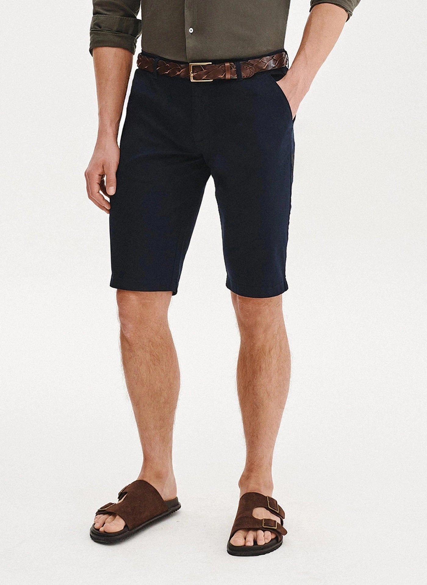 Men's shorts with a straight leg and welt pockets