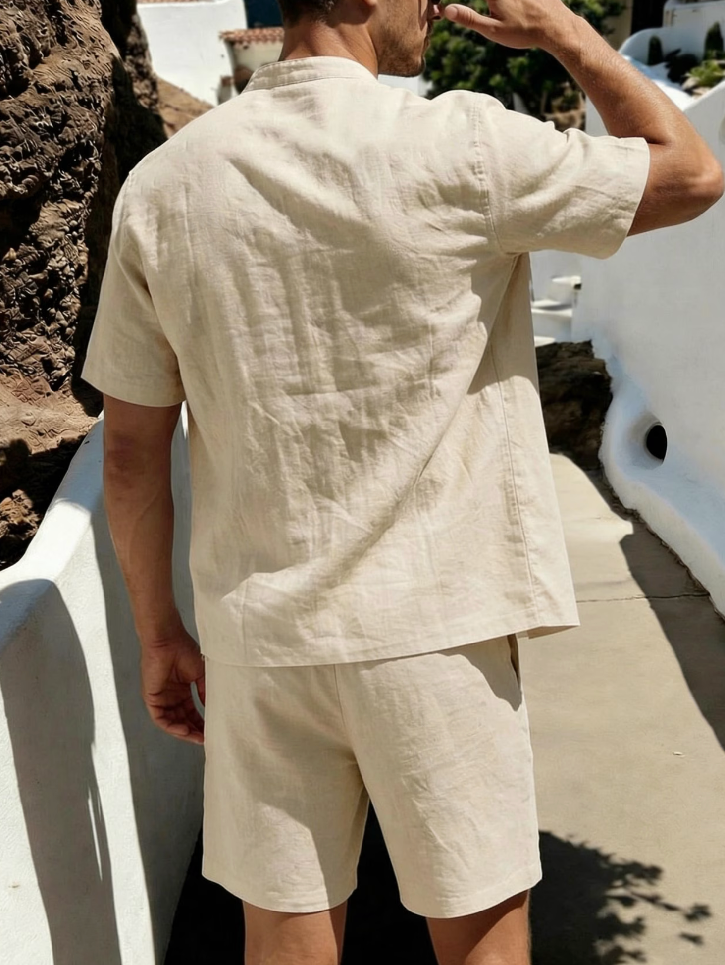 Men's Short Sleeve T-Shirt with Round Neck