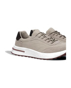 Męskie sneakersy sznurowane – detal
