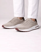 Męskie sneakersy sznurowane – ujęcie stylizowane