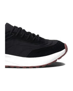 Męskie sneakersy sznurowane – detal