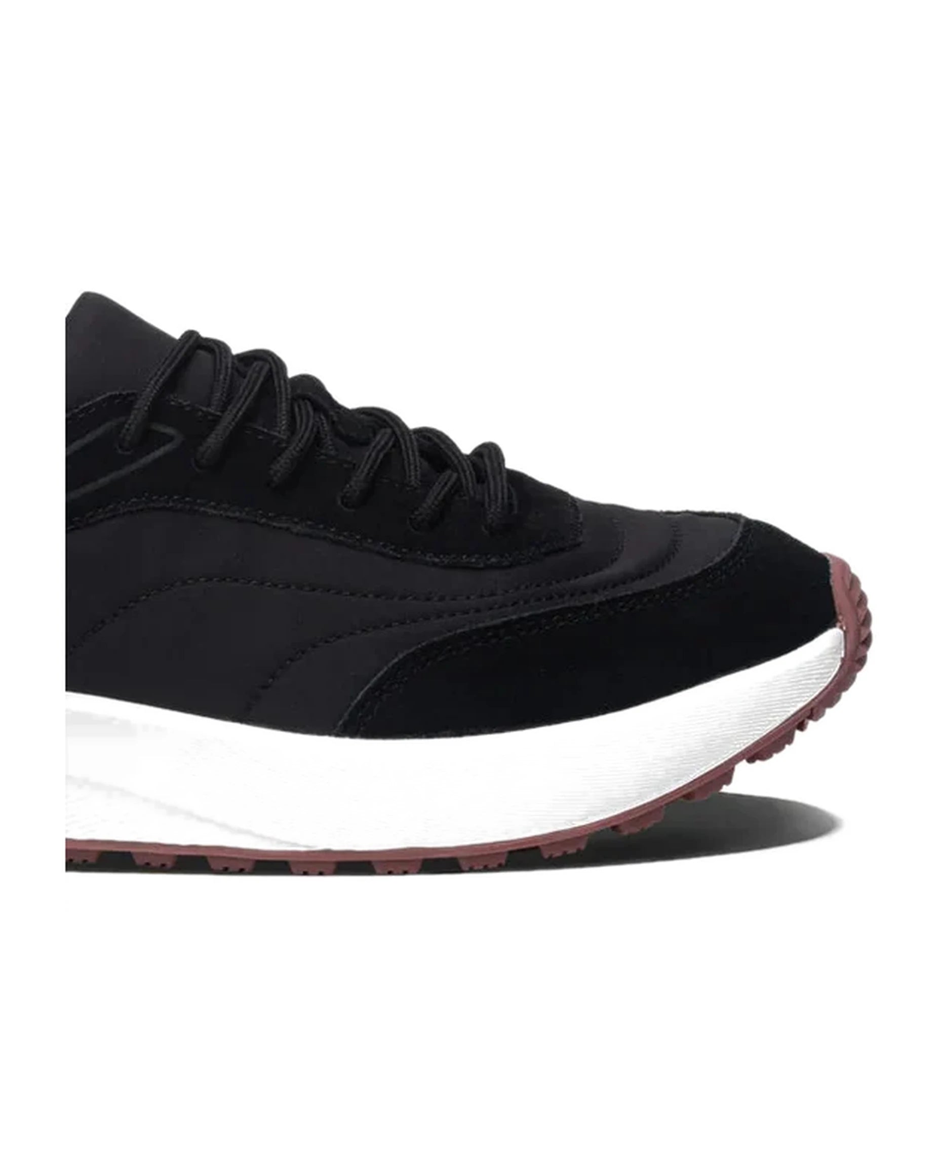 Męskie sneakersy sznurowane – detal