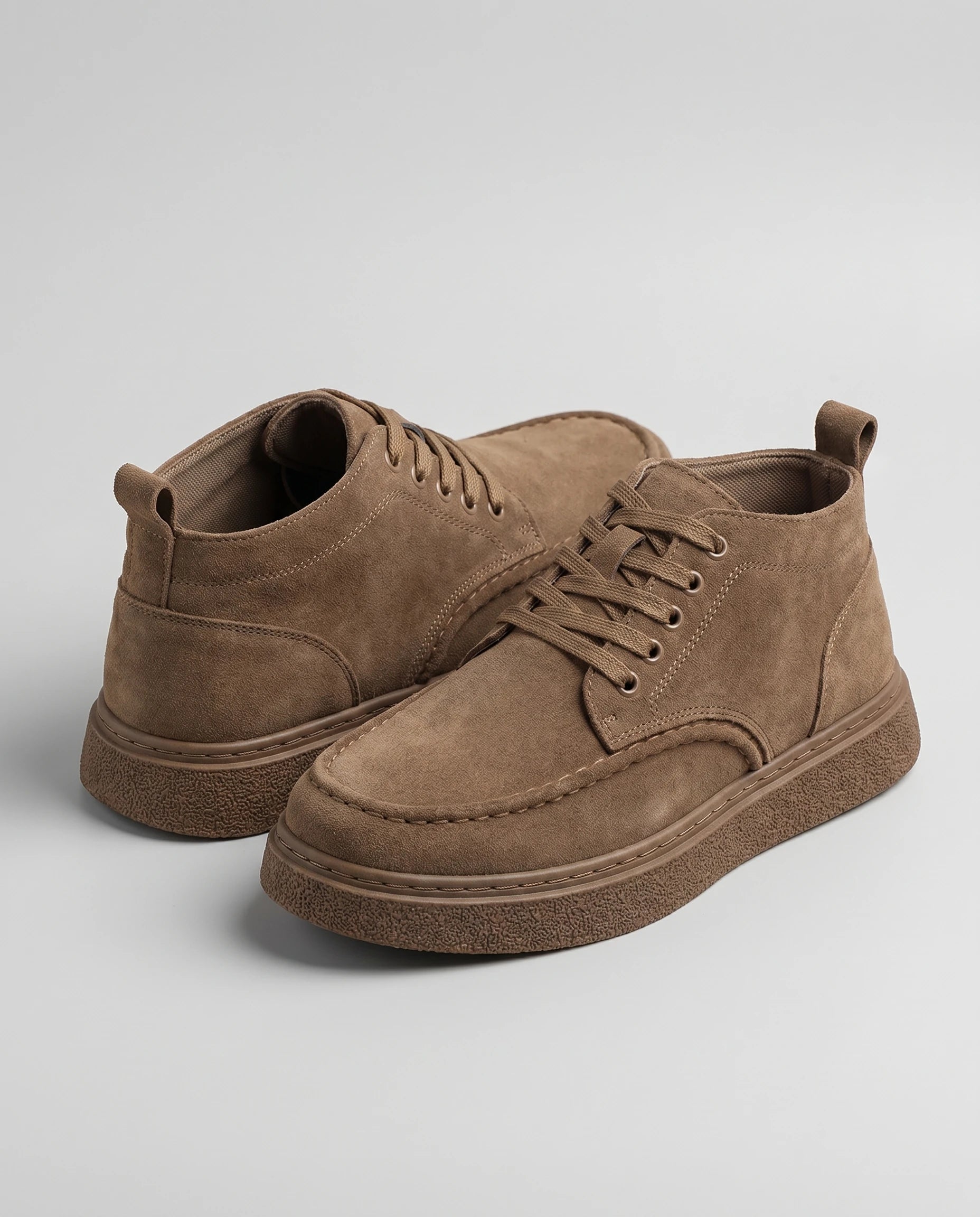 Męskie sneakersy za kostkę z zamszu, brązowe – widok od przodu