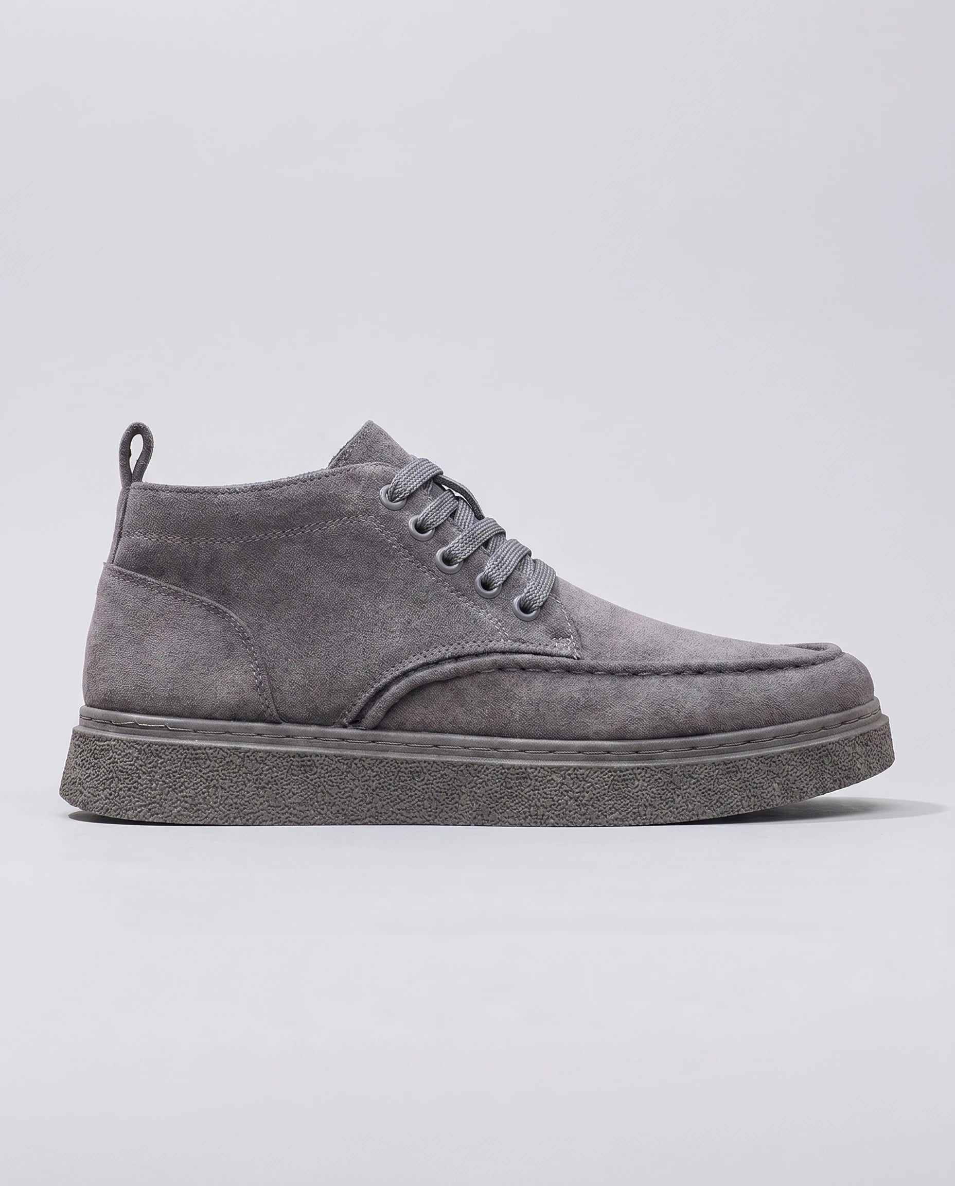 Męskie sneakersy za kostkę z zamszu, szare – widok z boku