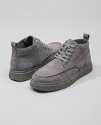 Męskie sneakersy za kostkę z zamszu, szare – widok od przodu