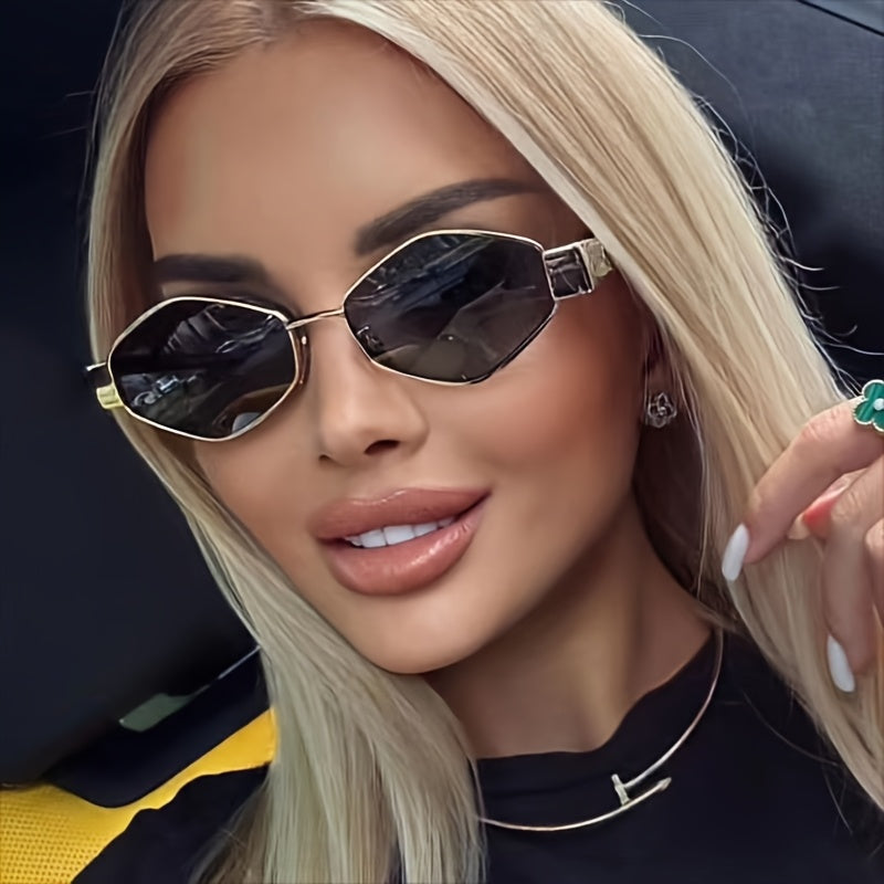 Women's sunglasses with a geometric frame and metal construction