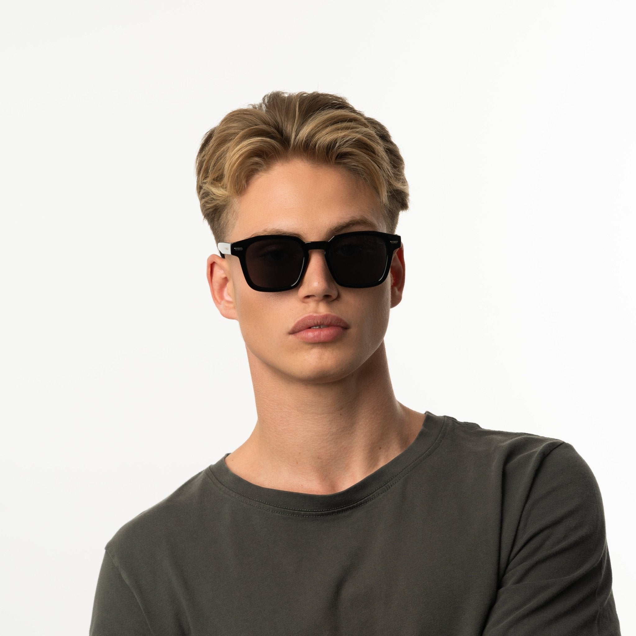Unisex wayfarer sunglasses with wide black lenses