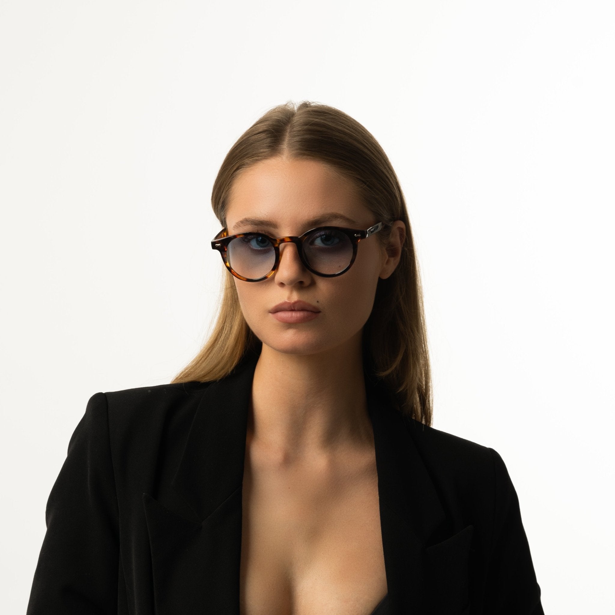 Unisex sunglasses with a round tortoiseshell-patterned frame and blue lenses