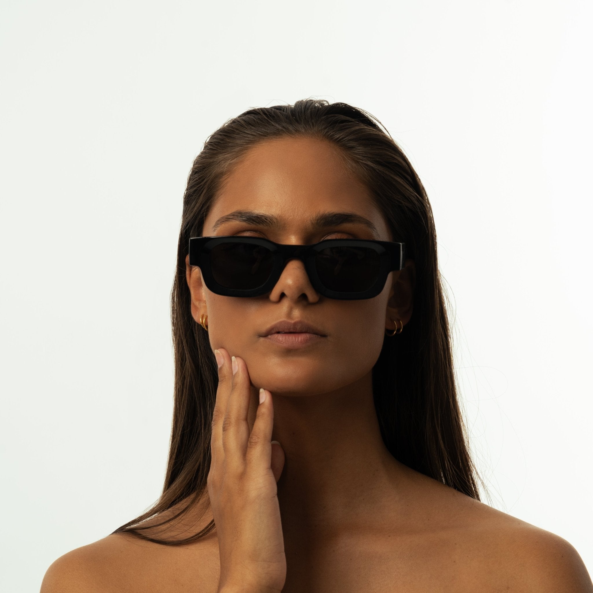 Unisex sunglasses with a rectangular frame and black lenses